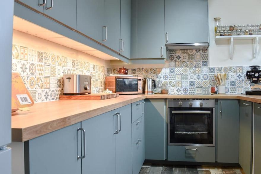 3 bedroom accommodation in Chapel-en-le-Frith