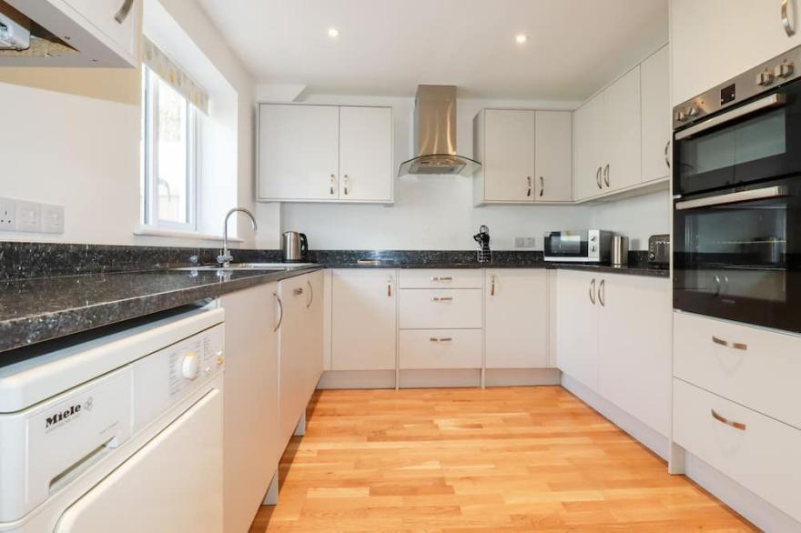 6B THE MEWS, pet friendly, with a garden in Harlyn, Cornwall