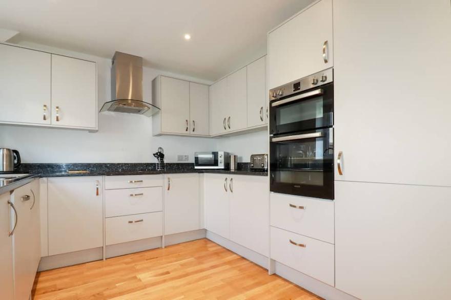 6B THE MEWS, pet friendly, with a garden in Harlyn, Cornwall