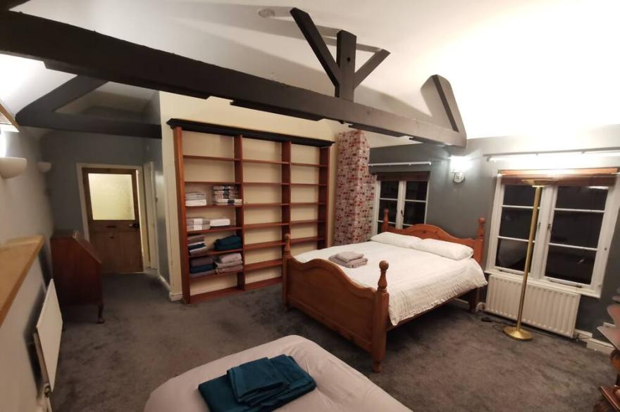 Huge 6-Bed Apartment in Darlington Centre