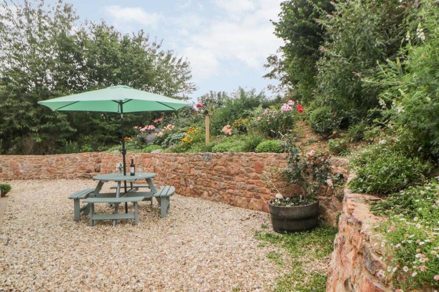 THE OLD HAYBARN, family friendly, with open fire in Ipplepen