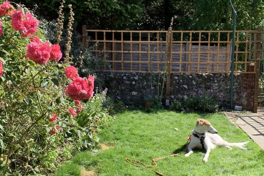Bell Cottage by inspirestays.com - a cottage that sleeps 4 guests in 2 bedrooms