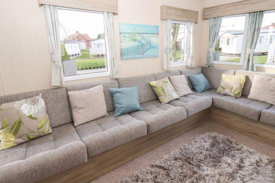 CEDAR 47, family friendly, character holiday cottage in Cayton