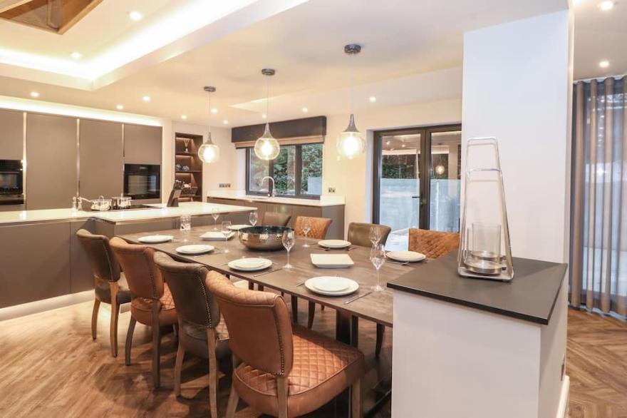 HARE'S BREATH, pet friendly, with open fire in Bowness-On-Windermere