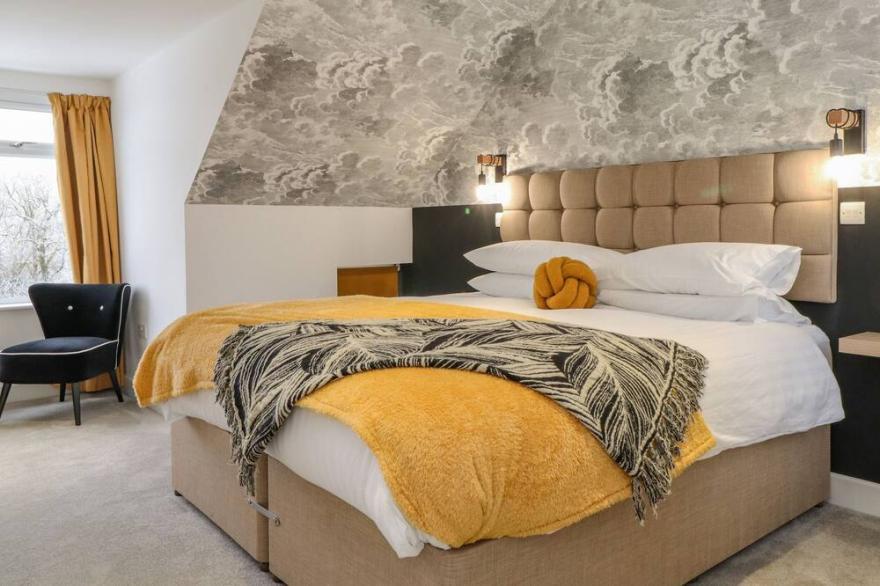 PHEASANTS FOLLY, pet friendly, with open fire in Windermere