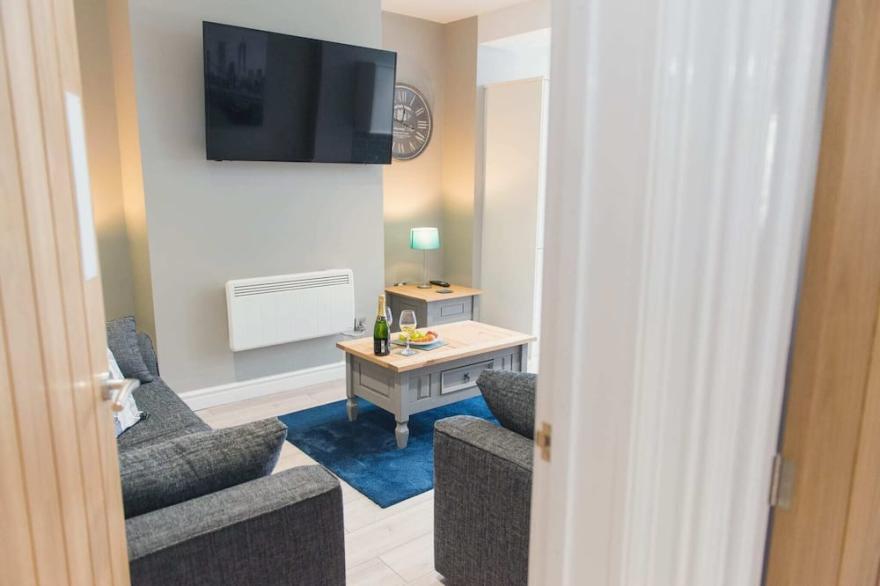 6 Bedrooms ALL with En-suites - Fantastic House
