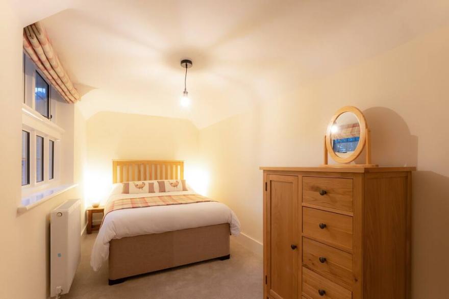 2 bedroom accommodation in Ockham, near Guildford