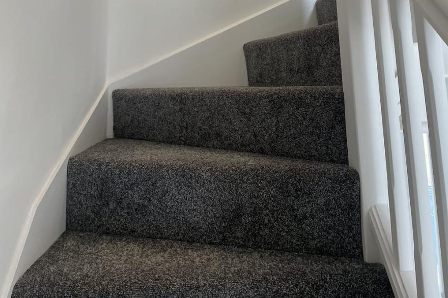 Beautiful 3-Bed House in Derby with Parking