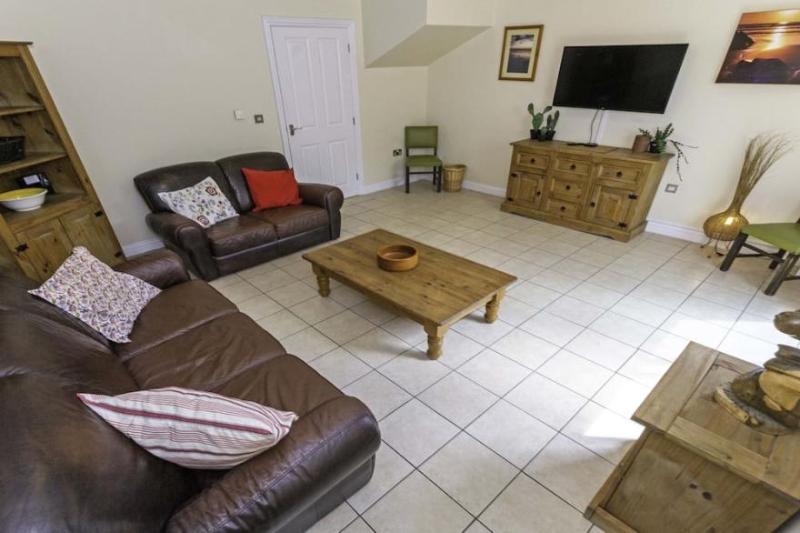 Oysters | Sleeps 6 | Modern Villa & Dog Friendly