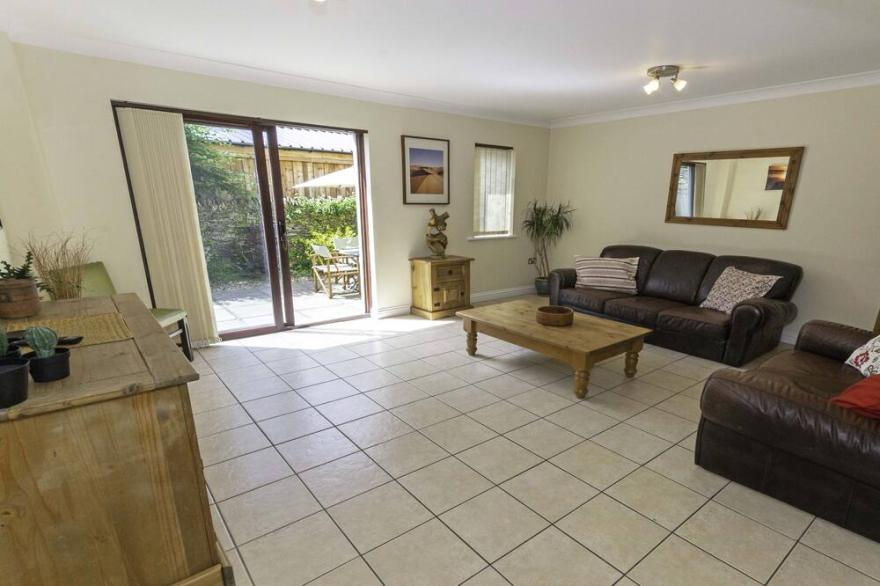 Oysters | Sleeps 6 | Modern Villa & Dog Friendly