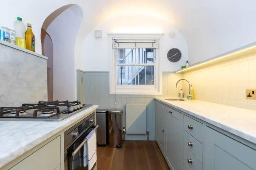 Beautiful 1Bedroom Flat Near Victoria Station