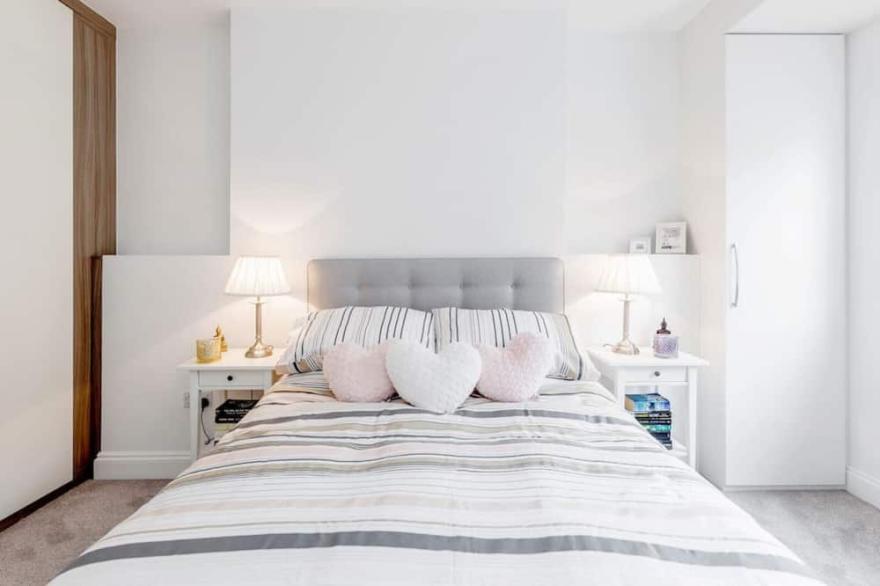 Flat 6 · Bright & Contemporary 2-Bed Notting Hill Apartment