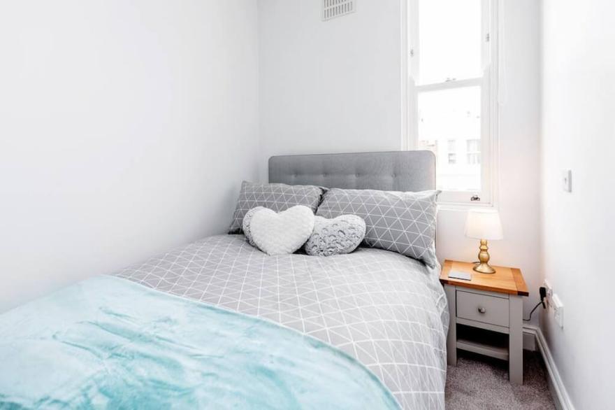 Flat 6 · Bright & Contemporary 2-Bed Notting Hill Apartment