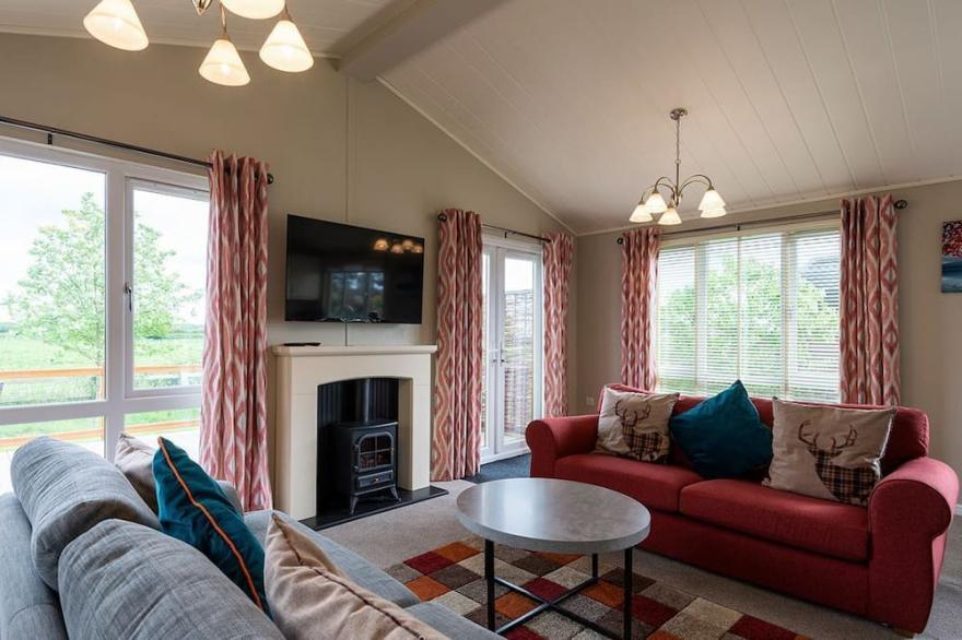 3 bedroom accommodation in Raywell, Cottingham