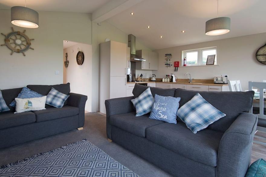 3 bedroom accommodation in Raywell, Cottingham