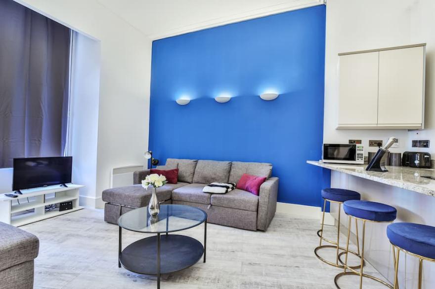 City Dreamz -NEW Stylish and Modern Flat