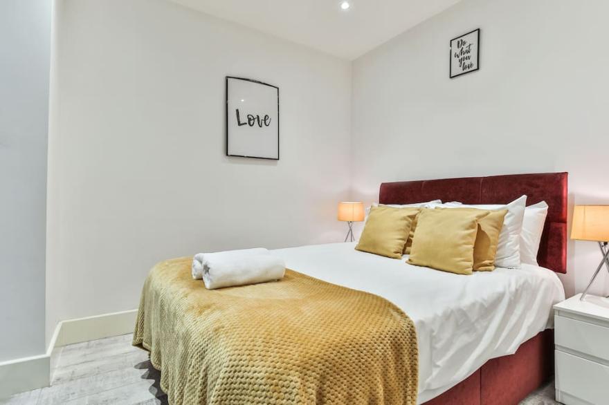 City Dreamz -NEW Stylish and Modern Flat