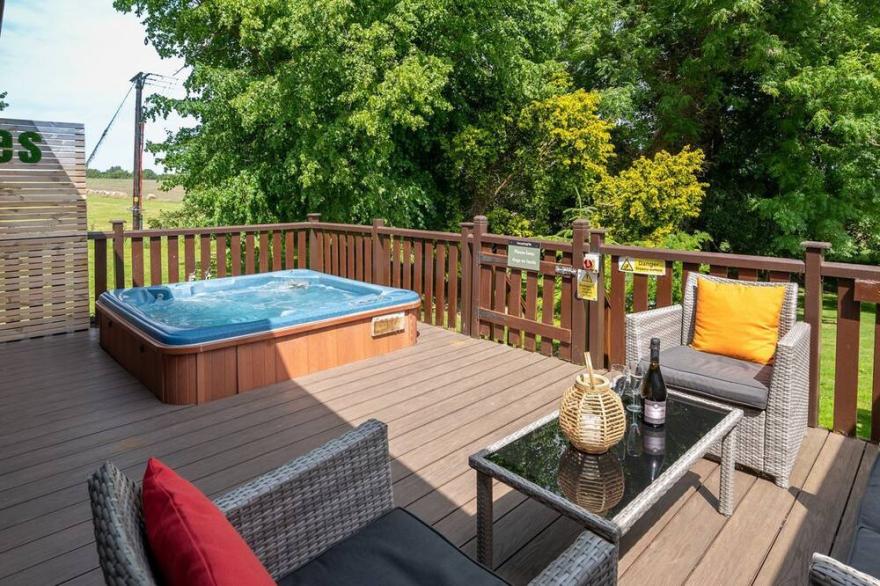 2 bedroom accommodation in Raywell, Cottingham