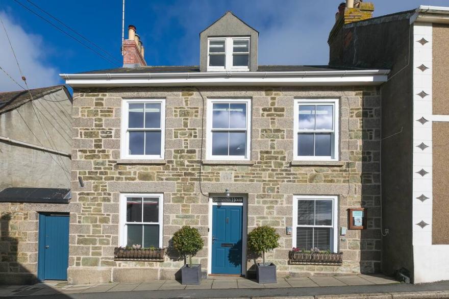 An immaculate three-storey Victorian house in Marazion, with private terrace, BBQ, parking and amazi