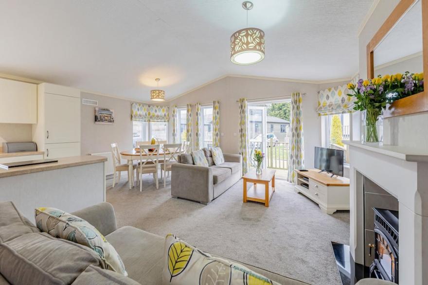 3 bedroom accommodation in Overseal, Nr Ashby-de-la-Zouch
