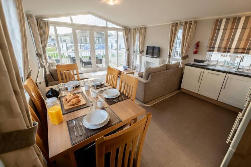 3 bedroom accommodation in Lowestoft