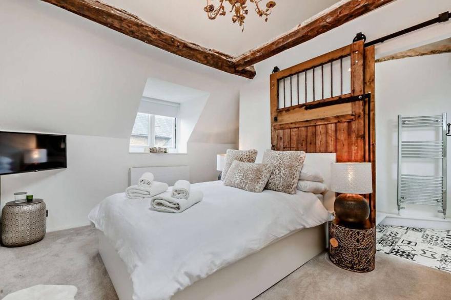 Two bedroom pet friendly holiday home nestled in the Cotswold countryside - Angels' Folly