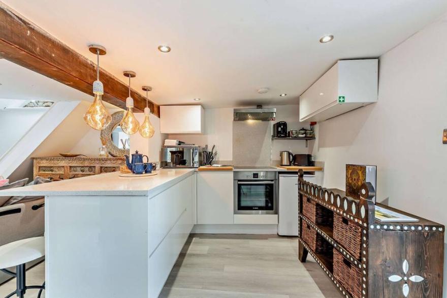 Two bedroom pet friendly holiday home nestled in the Cotswold countryside - Angels' Folly