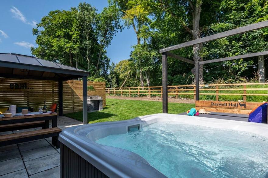 2 bedroom accommodation in Raywell, Cottingham