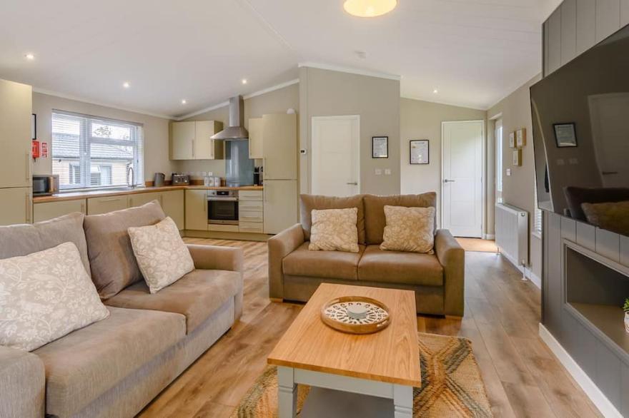 2 bedroom accommodation in Raywell, Cottingham