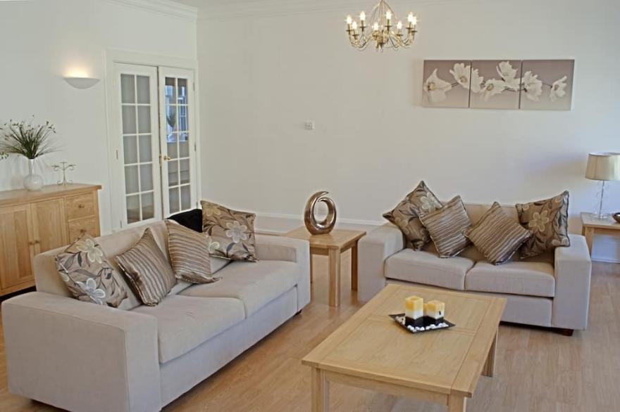 Edinburgh Royal Mile - Parliament Square Apartment