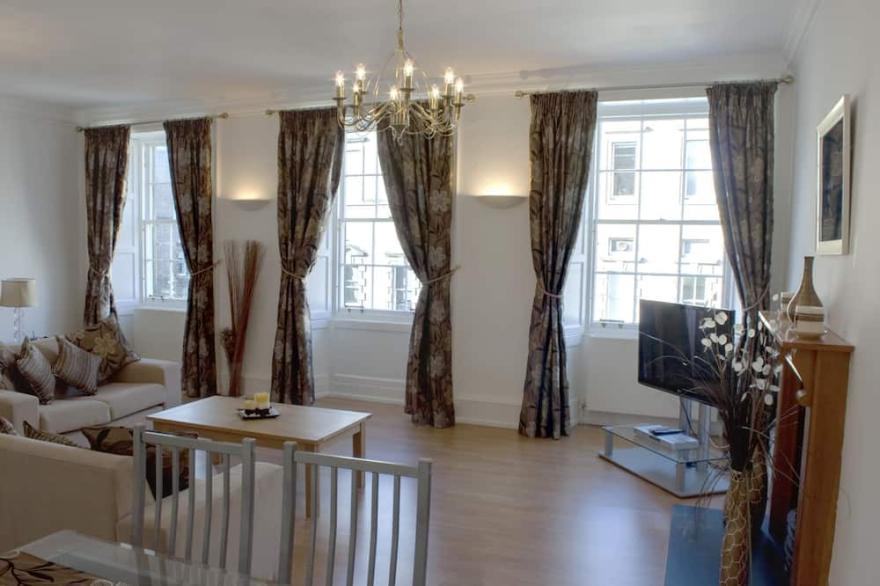 Edinburgh Royal Mile - Parliament Square Apartment
