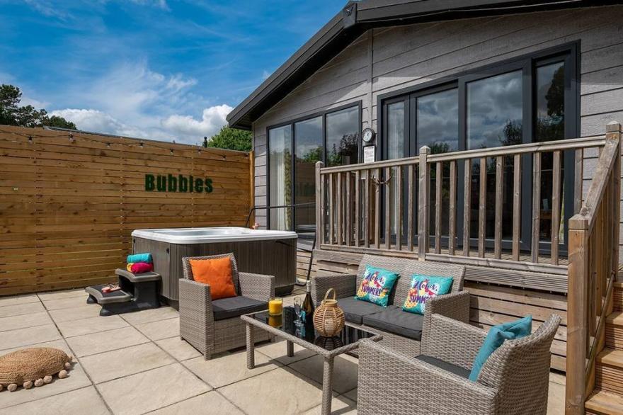 2 bedroom accommodation in Raywell, Cottingham