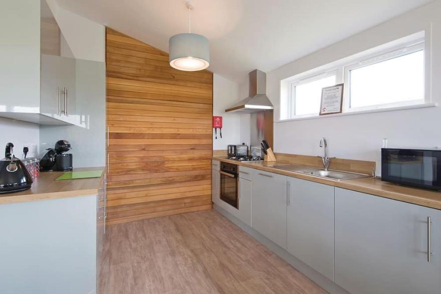 2 bedroom accommodation in Raywell, Cottingham