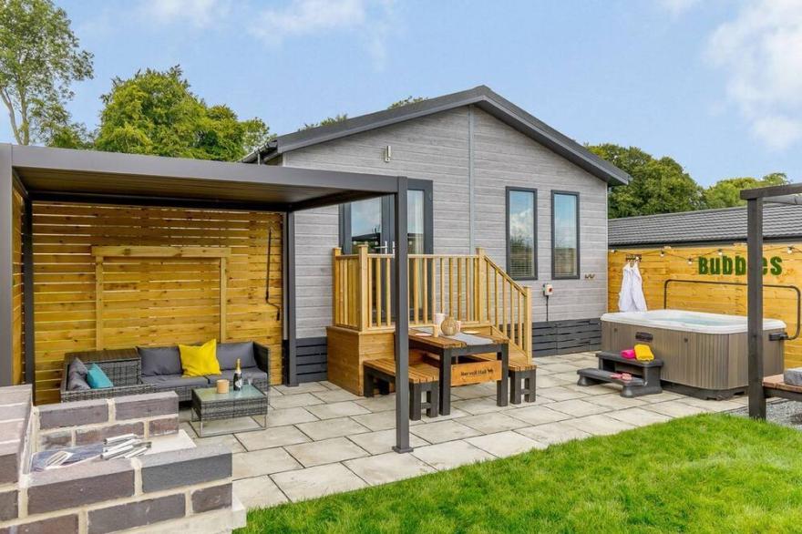 1 bedroom accommodation in Raywell, Cottingham