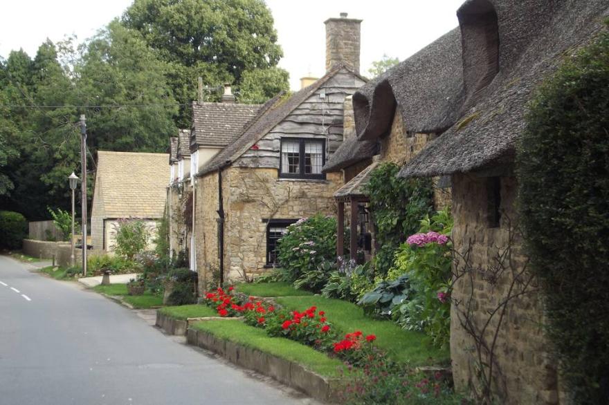 Ardenlea -  a cotswold cottage that sleeps 4 guests  in 2 bedrooms