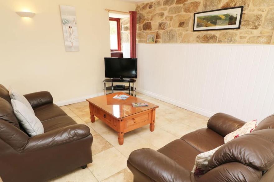 BARN OWL, pet friendly, with a garden in Quintrell Downs
