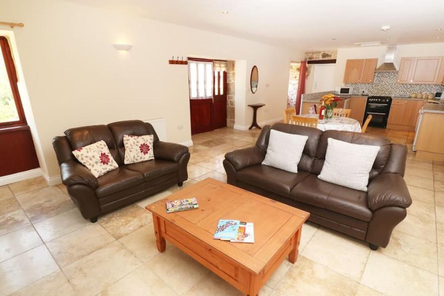 BARN OWL, pet friendly, with a garden in Quintrell Downs