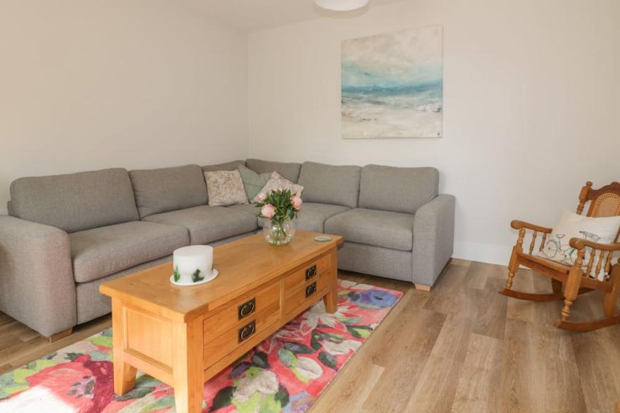 BLUEBELL HOUSE, pet friendly, country holiday cottage in Crantock