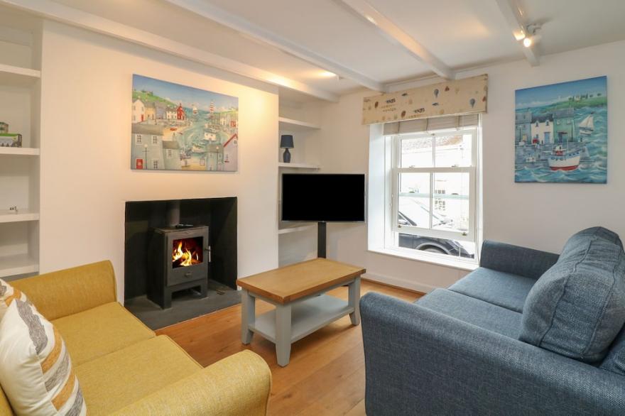 LOWENA, pet friendly, with open fire in Tywardreath