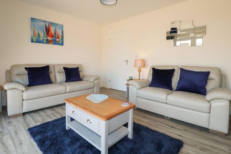 STARFISH BAY, pet friendly, with a garden in St Mawgan