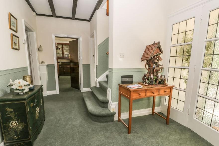 GREEN TOR, pet friendly, luxury holiday cottage in Scarborough