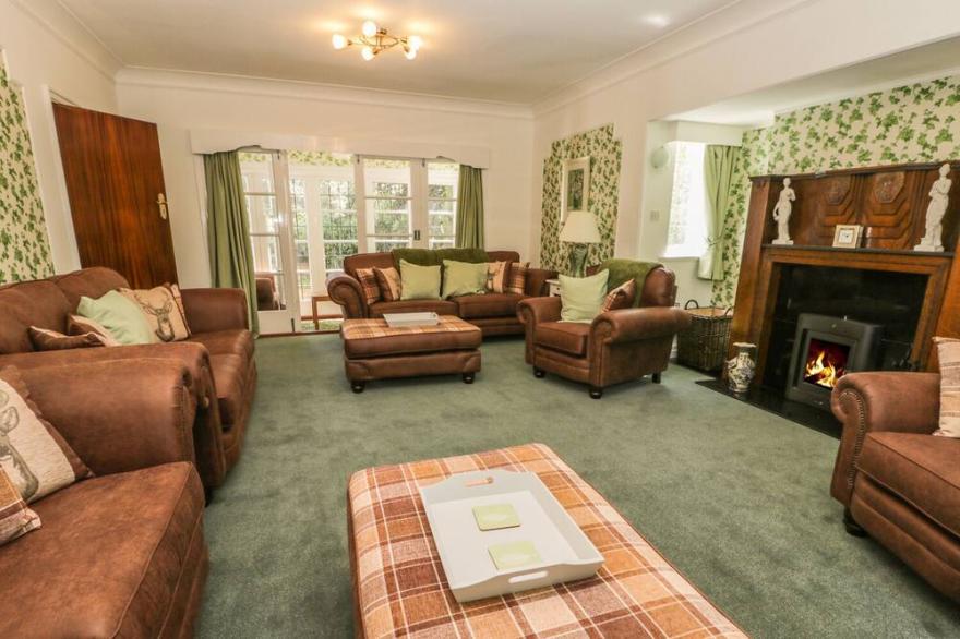 GREEN TOR, pet friendly, luxury holiday cottage in Scarborough