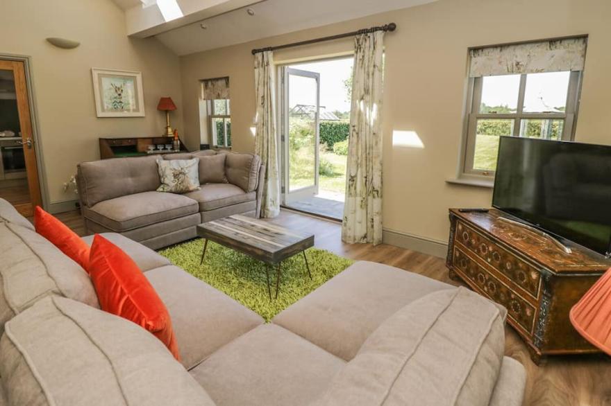 PROVIDENCE COTTAGE, with a garden in Easingwold