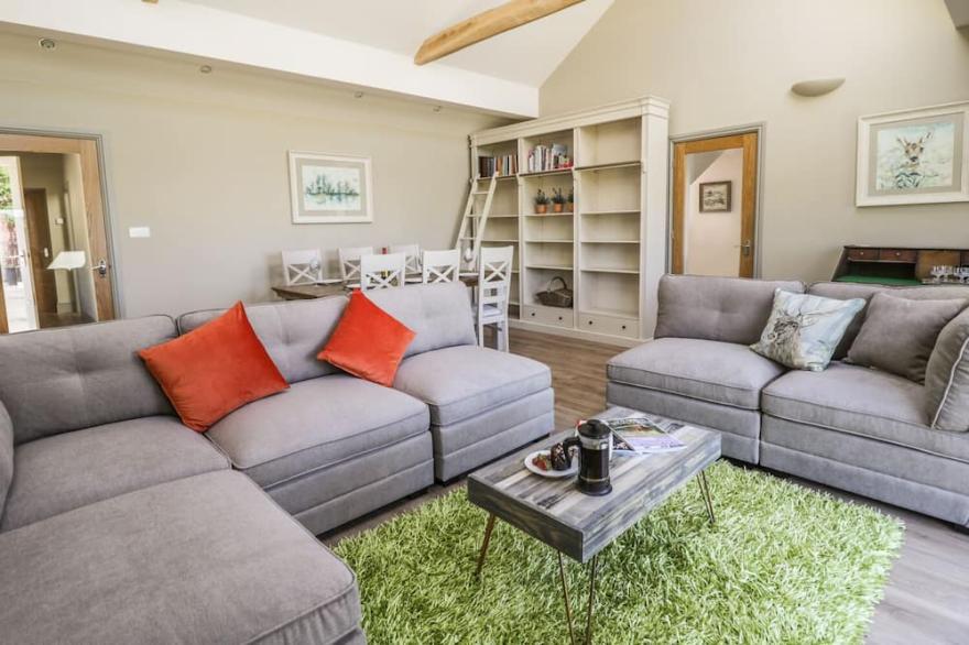 PROVIDENCE COTTAGE, with a garden in Easingwold