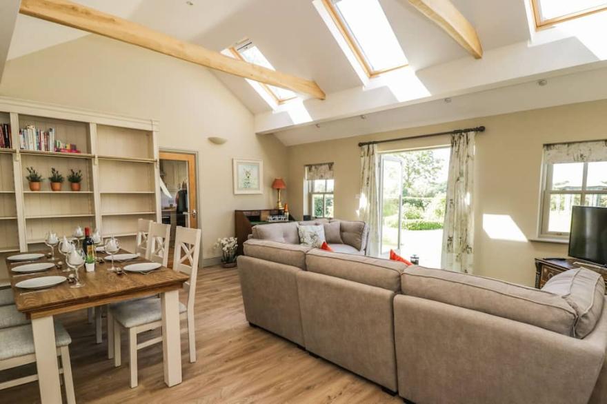 PROVIDENCE COTTAGE, with a garden in Easingwold