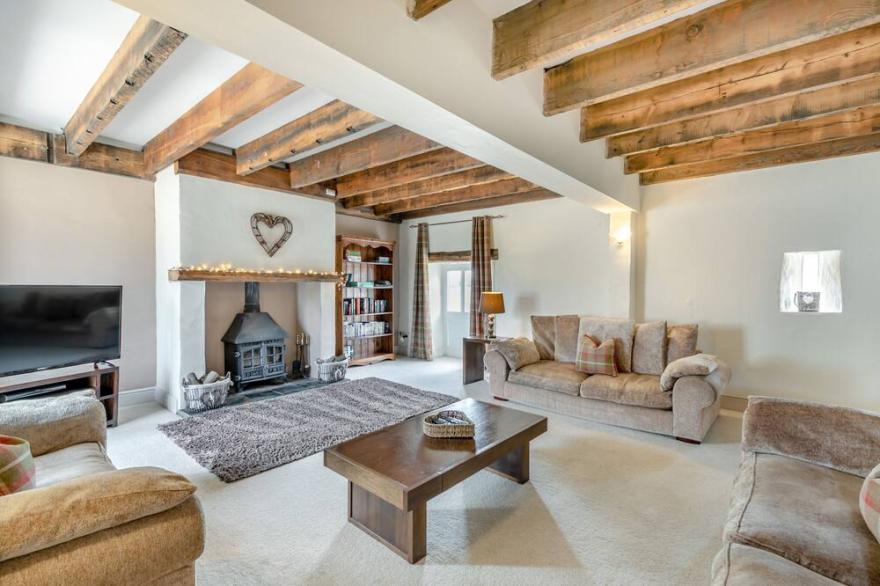 STUBBS GRANGE BARN, family friendly in Askern, Yorkshire