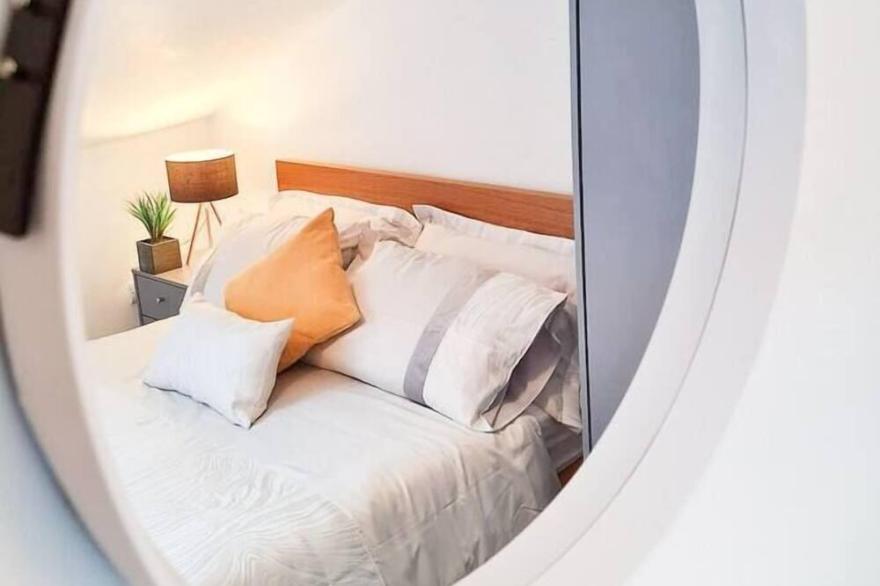 Modern 4 bedroom flat, Near Brighton Station