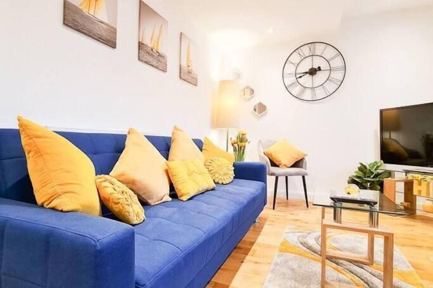 Modern 4 bedroom flat, Near Brighton Station