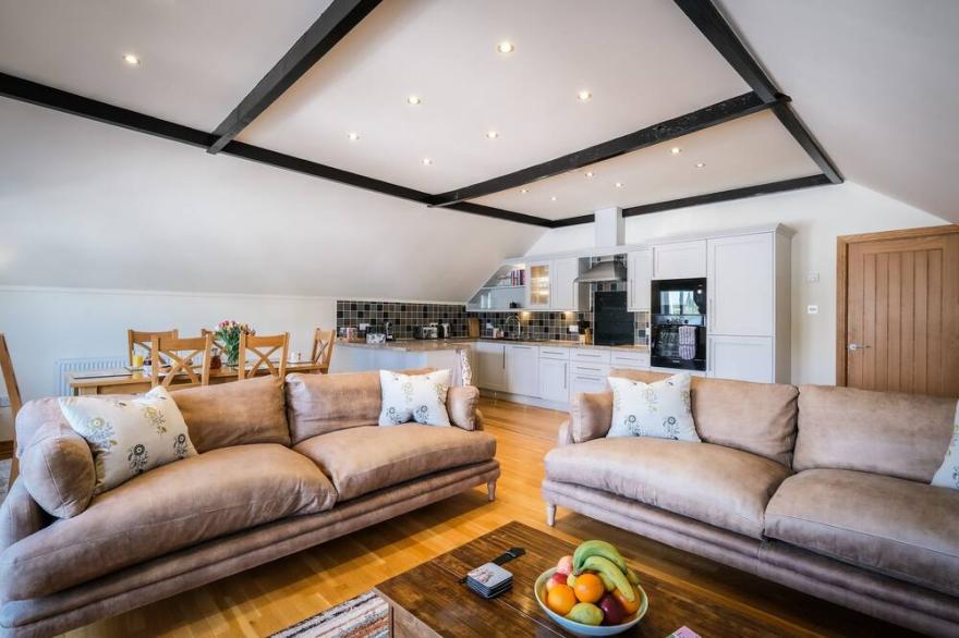 Osprey - Luxury Boat House on the shore of Lake Windermere near to Bowness