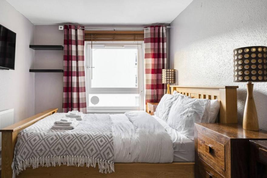 Lovely 1-bedroom property with balcony in West end